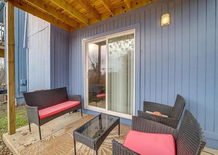 Pet-friendly Retreat W/ Yard, 12 Mi To Dtwn