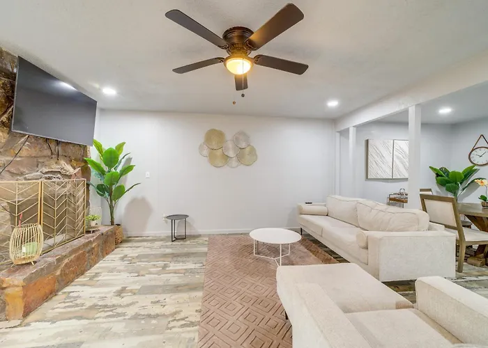 Pet-friendly Retreat W/ Yard, 12 Mi To Dtwn Tulsa
