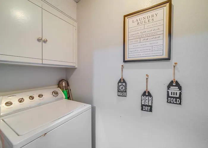 Pet-friendly Retreat W/ Yard, 12 Mi To Dtwn * Tulsa
