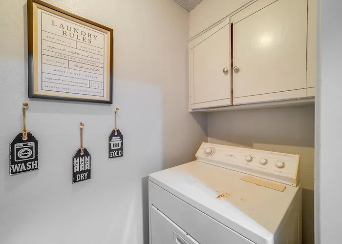Holiday home Pet-friendly Retreat W/ Yard, 12 Mi To Dtwn *