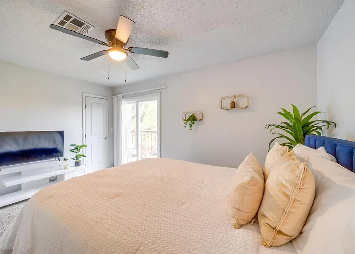 Pet-friendly Retreat W/ Yard, 12 Mi To Dtwn Tulsa