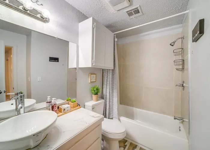 Pet-friendly Retreat W/ Yard, 12 Mi To Dtwn Holiday home *