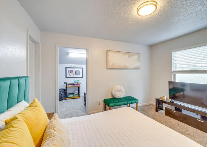 Pet-friendly Retreat W/ Yard, 12 Mi To Dtwn Tulsa