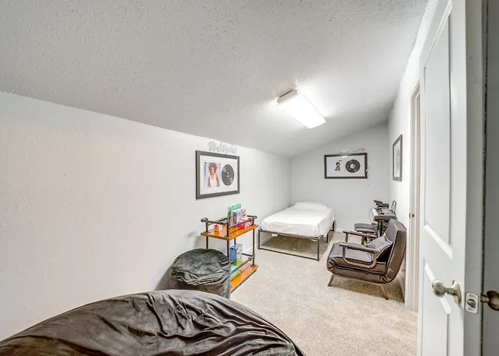 Pet-friendly Retreat W/ Yard, 12 Mi To Dtwn *