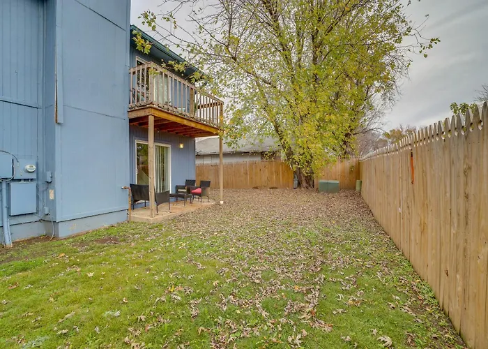 Pet-friendly Retreat W/ Yard, 12 Mi To Dtwn *