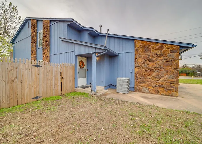 Pet-friendly Retreat W/ Yard, 12 Mi To Dtwn